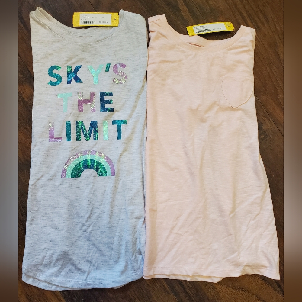 🆕️ ✨️BUNDLE set of 2!✨️ Kids' Graphic and Heart T-Shirts - Gray and Pink